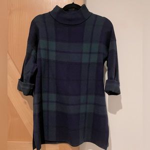 Tahari plaid mock neck tunic top! 💚💙
